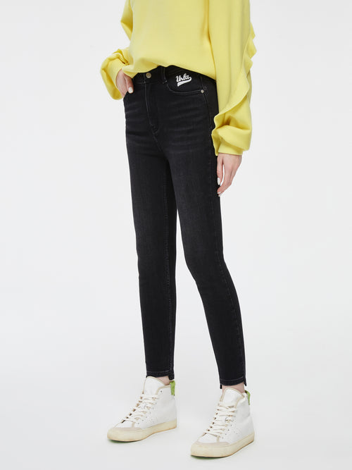 カーボンブラックスキニーパンツ