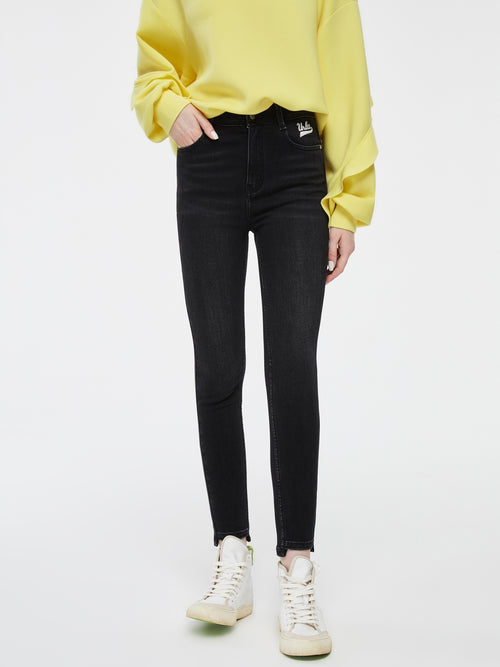 カーボンブラックスキニーパンツ