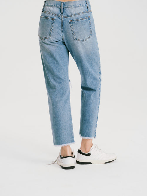 Jeans de personnalité déchirés