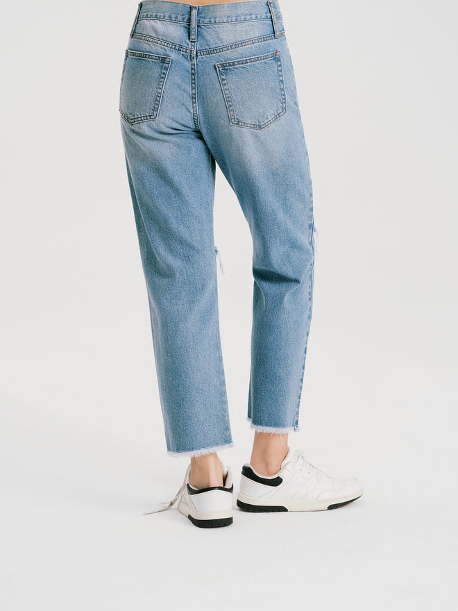 Jeans de personnalité déchirés