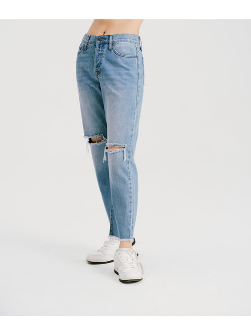 Jeans de personnalité déchirés