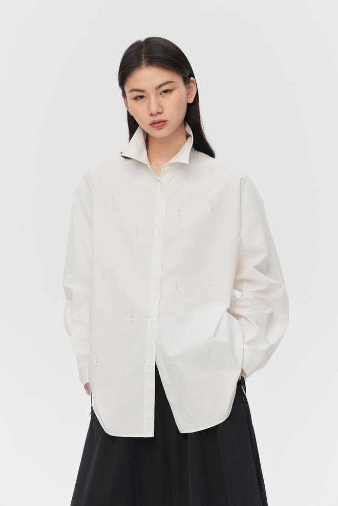 Chemise blanche à diamants scintillants