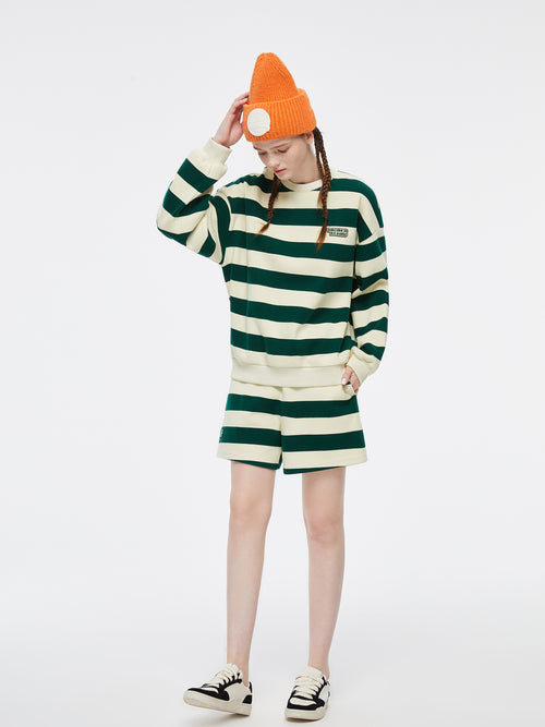 ダークグリーンのストライプショートパンツ