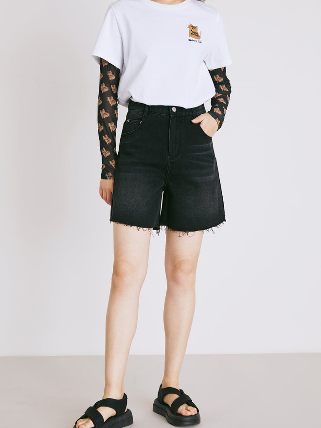 Short en denim noir à bords bruts