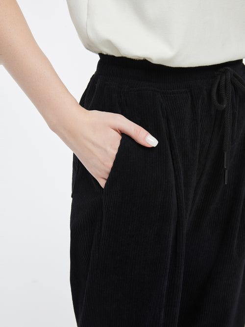 Pantalon carotte ample en velours côtelé