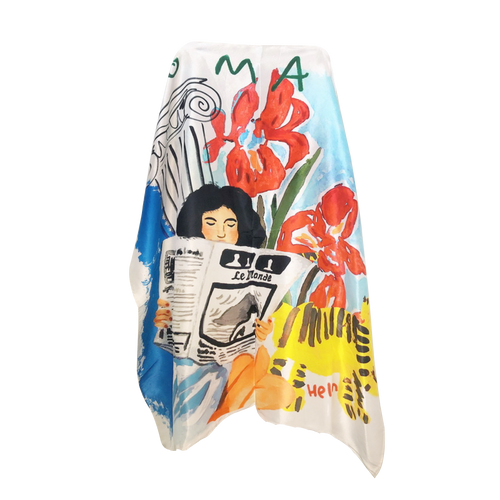 虎の四角いスカーフを巻いた女の子