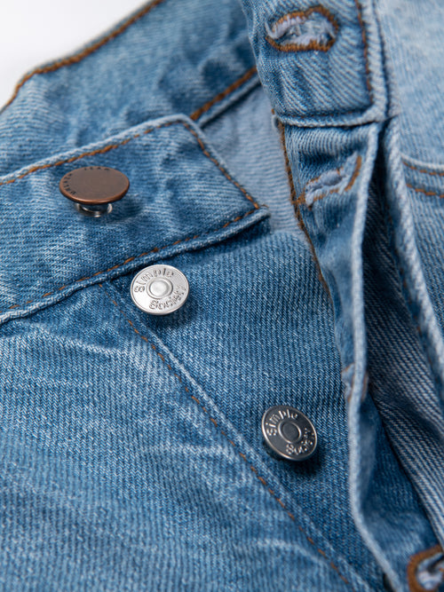 Jeans de personnalité déchirés