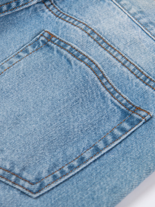 Jeans de personnalité déchirés