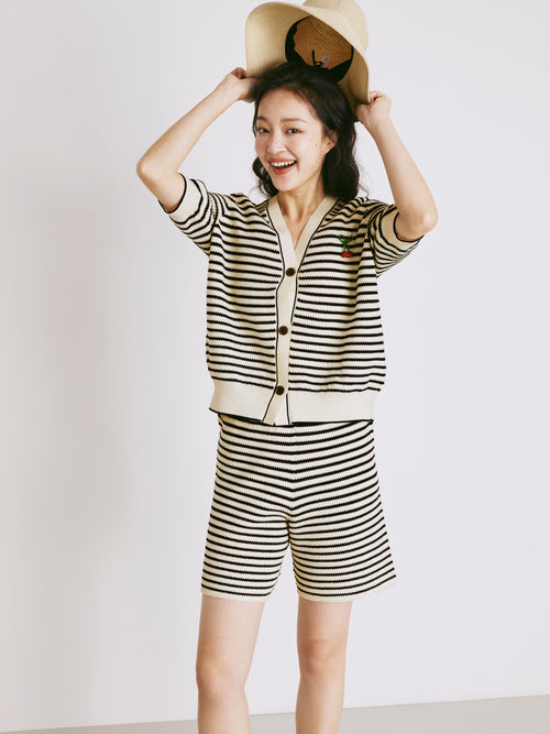 Short classique en tricot à rayures