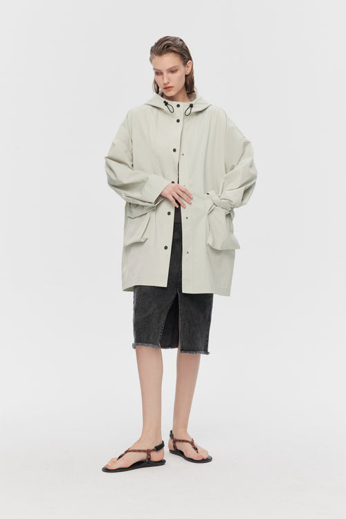 Hooded windbreaker with three-dimensional pockets