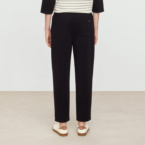 Essential Tapered Pants