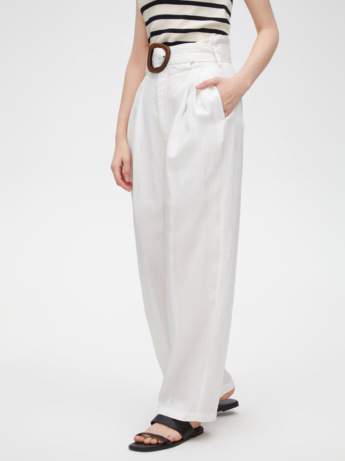 Pantalon minimaliste en lin à taille nouée