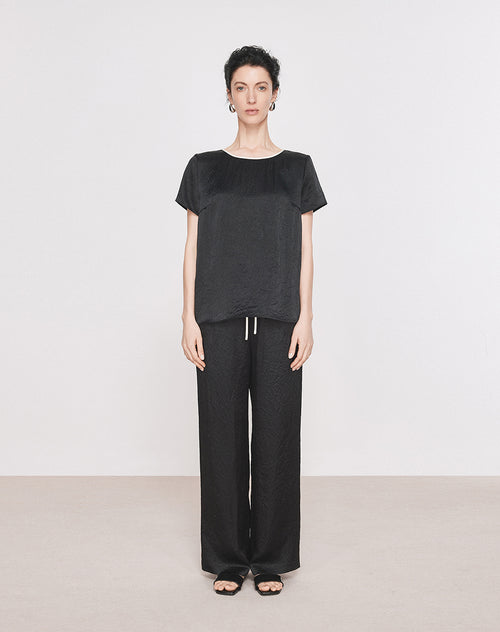 Contrast-Trim Subtle Wrinkle Top