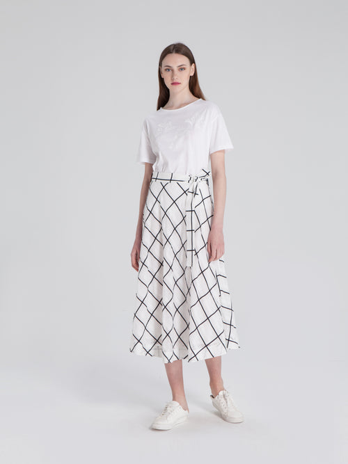 Black and white woven plaid half-skirt