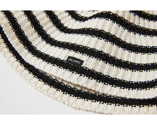 Chapeau de pêcheur tricoté noir et blanc